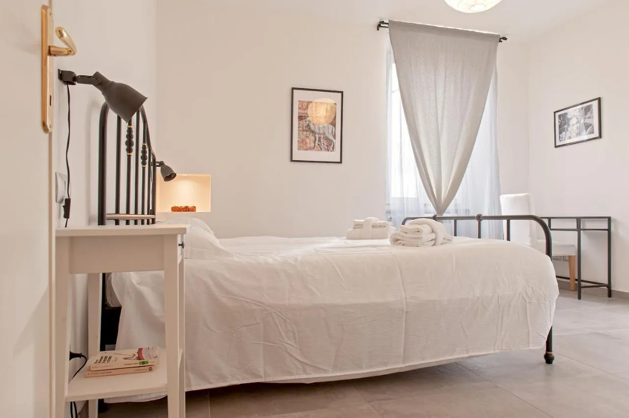 Art&Living Apartment 피에트라산타